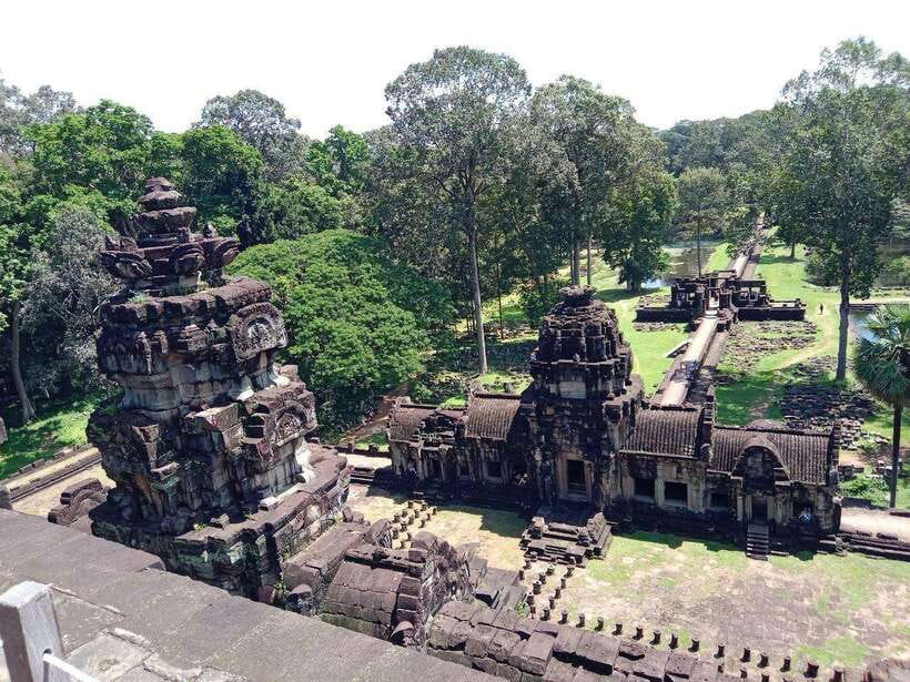 Sharing Trip to Angkor Temple with sunset - Morning start in Siem Reap: pickup, quick ride, first photos