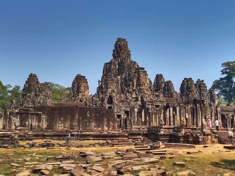 Sharing Trip to Angkor Temple with sunset - Southern Gate to Angkor Thom: entering the ancient city