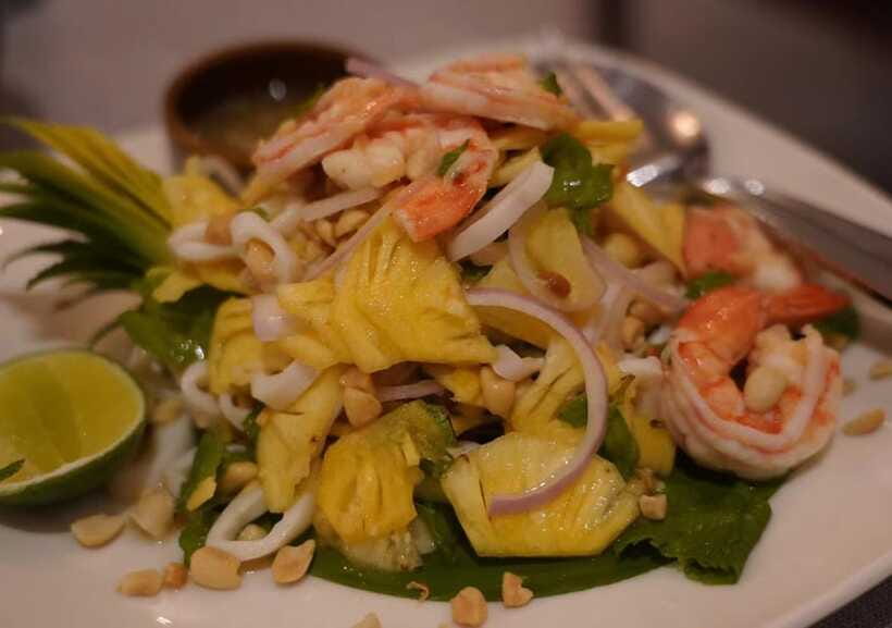 Siem Reap: Amazon Angkor Buffet Traditional Fairy Dance Show - How to pace the meal so the show still feels great