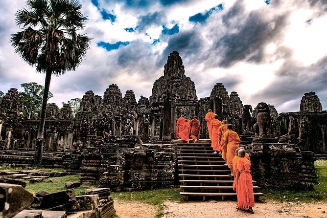 Siem Reap Angkor Private Tour Guide in English and Spanish - Stop 2: Bayon Temple’s 54 Towers and Three Levels of Smiles