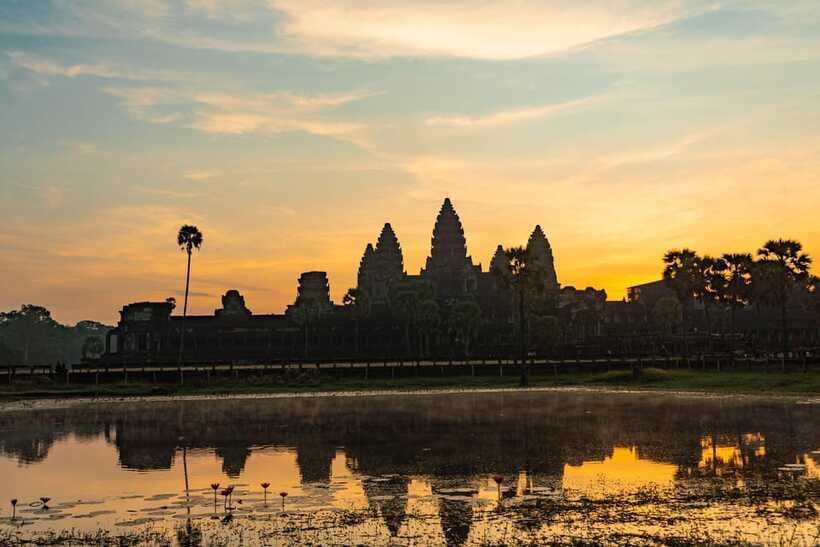 Siem Reap: Angkor Sunrise 2 Days Guided Bike Tour - Day 1 Lunch and the Midday Reset You’ll Appreciate