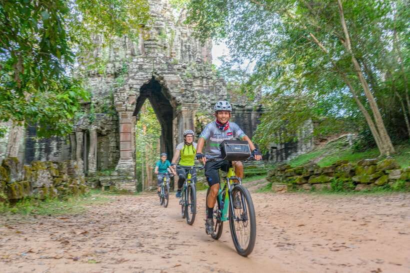 Siem Reap: Angkor Sunset Bike & Boat Tour /E-Bike Available - Why the sunset plan works: temples first, then the waterline calm