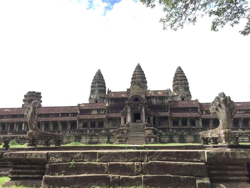 Siem Reap: Angkor Wat Half-Day Trip with Local Guide - From Krong Siem Reap to Angkor Wat in About 15 Minutes