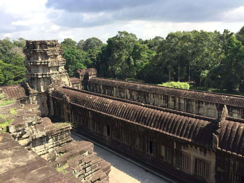 Siem Reap: Angkor Wat Half-Day Trip with Local Guide - Exploring the Levels and Carved Galleries (Without Losing the Plot)
