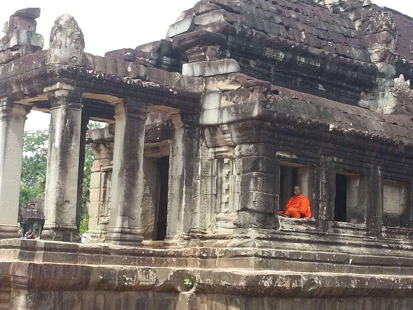 Siem Reap: Angkor Wat Half-Day Trip with Local Guide - The Photo Stop and Why the Lotus Pond Angle Works