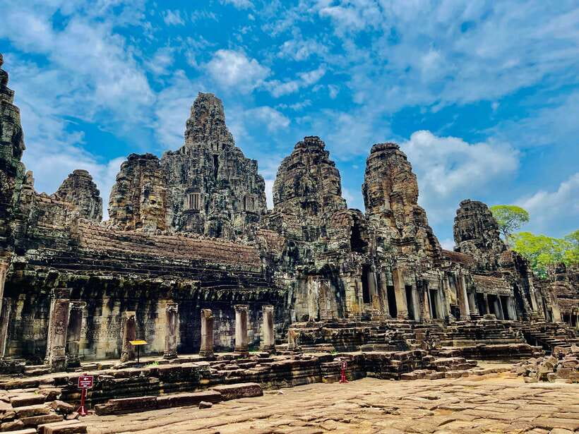Siem Reap: Angkor Wat Private full Day Tour - Angkor Wat: two hours inside the carvings and terraces