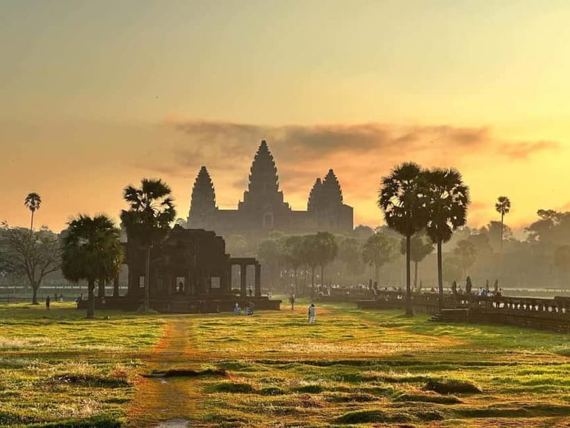 Siem Reap: Angkor Wat Private Tour with Sunrise - Sunrise at Angkor Wat: why the early start is worth it