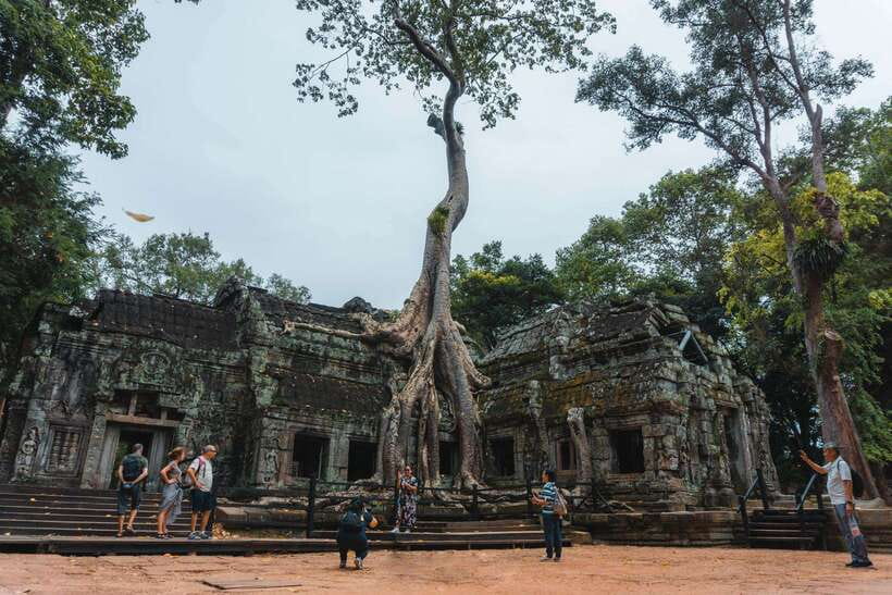 Siem Reap: Angkor Wat Small-Group Full Day Tour and Sunset - Lunch time and Phum Preah Dak: palm cake and palm sugar