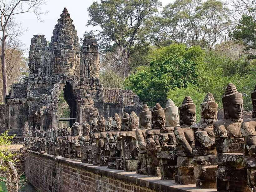 Siem Reap: Angkor Wat Small-Group Full Day Tour and Sunset - Angkor Thom: the Great Royal City and that Tomb Raider statue