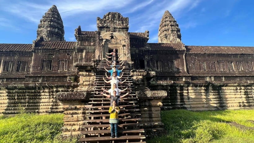 Siem Reap: Angkor Wat: Small-Group Sunrise Tour - Real-world guide quality: what to look for