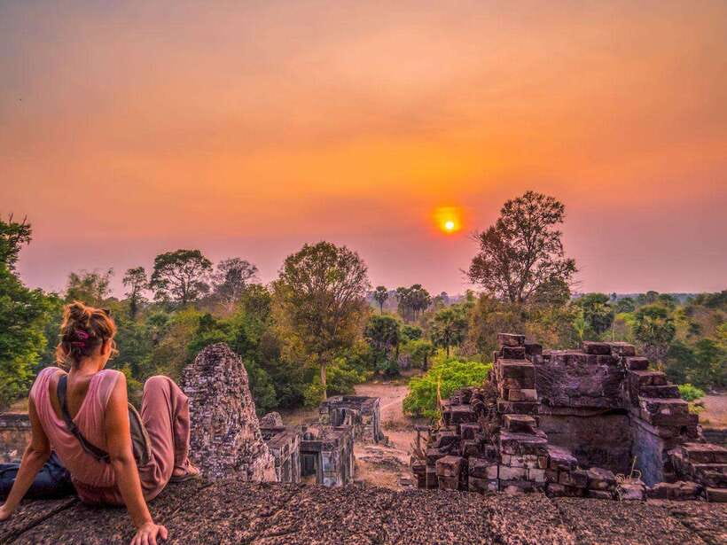 Siem Reap: Angkor Wat: Small-Group with Sunset Tour - Hotel Pickup to Angkor Park Pass Counters: The Morning Setup