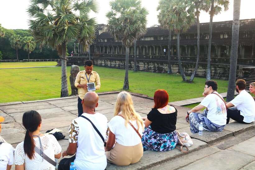 Siem Reap: Angkor Wat: Small-Group with Sunset Tour - Phnom Bakheng Sunset: A Shiva Dedication and a Big Climb