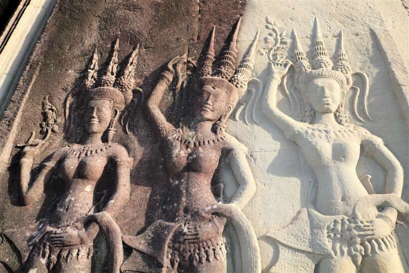 Siem Reap: Angkor Wat Sunrise and Best Temples Tour - Angkor Thom’s Southern Gate: gods left, demons right