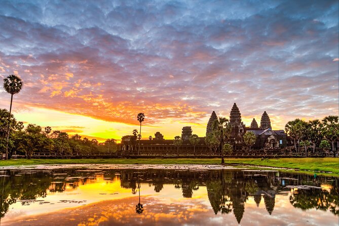 Siem Reap: Angkor Wat Sunrise Bike Tour & Jungle Breakfast - A 4:30 a.m. start that actually helps you see Angkor