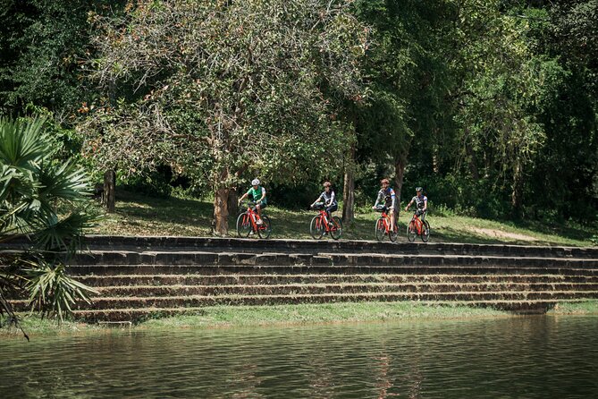 Siem Reap: Angkor Wat Sunrise Bike Tour & Jungle Breakfast - Bayon and Ta Prohm by shaded paths and sandy tracks