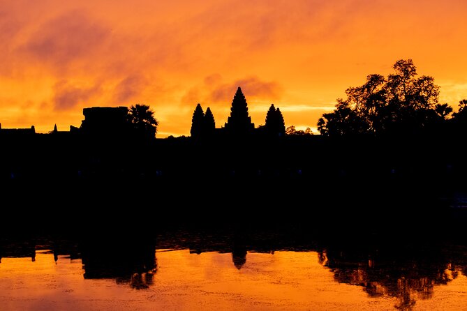 Siem Reap: Angkor Wat Sunrise & Explore Angkor Temples With Guide - Banteay Kdei and Srah Srang: Calmer Temples and a Water Break