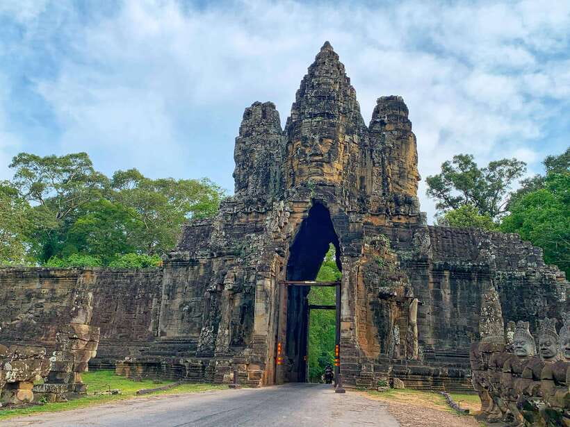 Siem Reap: Angkor Wat Sunrise for Group or Private Tours - Angkor Wat Sunrise: The Temple Looks Different When the Light Changes