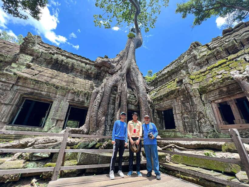 Siem Reap: Angkor Wat Sunrise Tour via Tuk Tuk & Breakfast - Angkor Wat After Sunrise: Photos, Details, and Time to Breathe