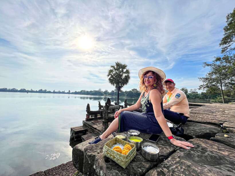 Siem Reap: Angkor Wat Sunrise Tour via Tuk Tuk & Breakfast - Breakfast With Khmer Noodle Soup and Palm Cake
