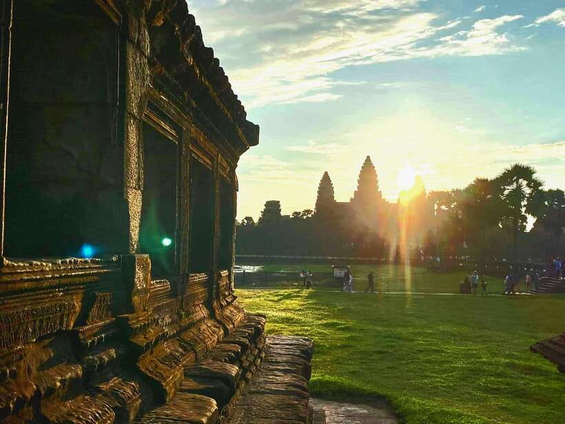 Siem Reap: Angkor Wat Sunrise Tour With Small Group - Angkor Wat after sunrise: carvings, stories, and the photo rhythm