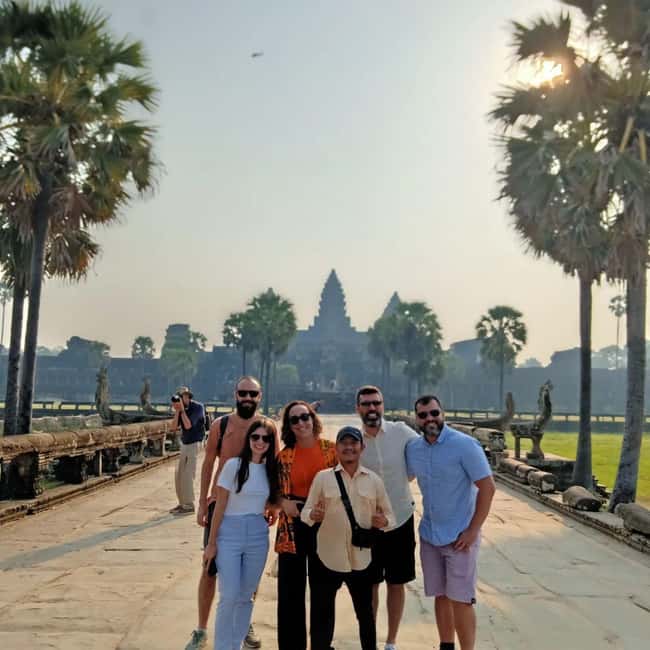 Siem Reap: Angkor Wat Sunrise Tour with Spanish Guide - Day 2 option: Grand Circuit plus Banteay Srei for more space and more carving detail