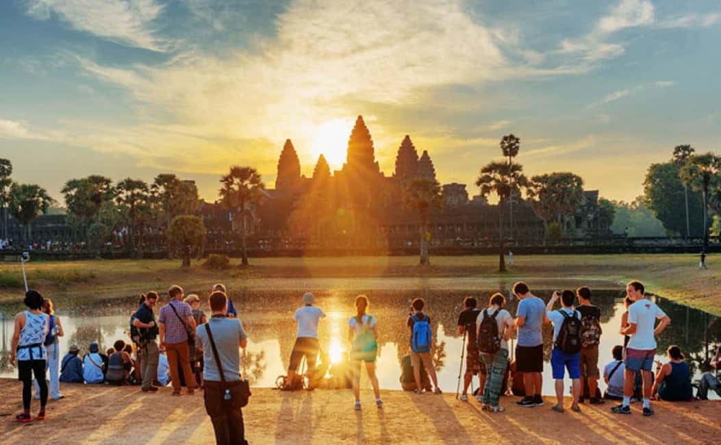 Siem Reap: Angkor Wat Sunrise Tour with Spanish Guide - Day 1: Angkor Wat sunrise and the Main-temple circuit you actually remember
