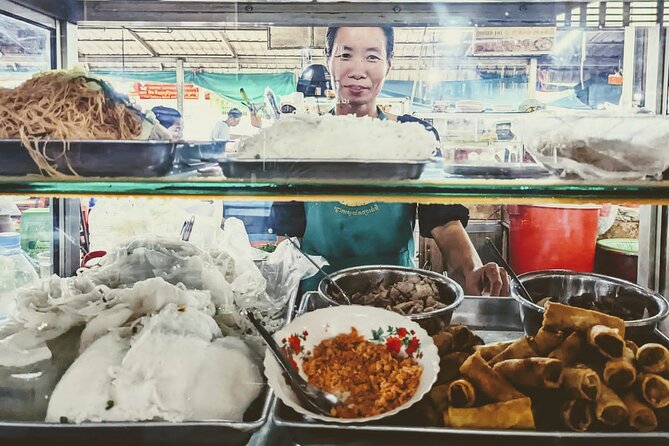 Siem Reap Authentic Breakfast and Market Tour - Stop 1 at Yey Tep Shrine: handmade noodles with edible flowers