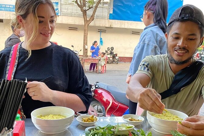 Siem Reap Authentic Breakfast and Market Tour - Stop 3 at Wat Bo Temple: grilled pork over rice with sweet-sour pickles