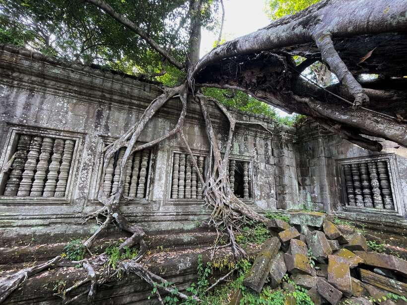 Siem Reap: Beng Mealea, Banteay Srei & Kulen Waterfall Trip - Kulen Waterfall: the best break in the middle of the day
