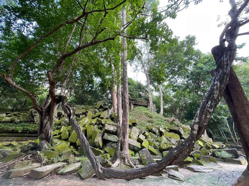 Siem Reap: Beng Mealea, Banteay Srei & Kulen Waterfall Trip - Lunch near Banteay Srei: plan for on-your-own time and local pacing