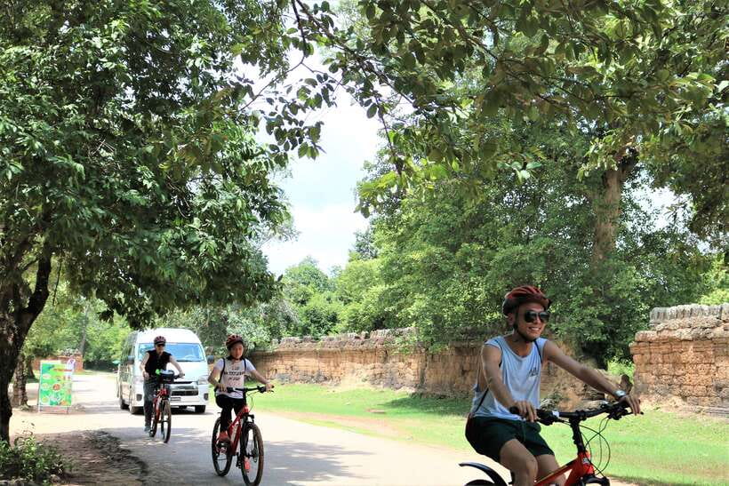 Siem Reap: Bike Rental - The best part for many people: avoiding crowds while still hitting the classics