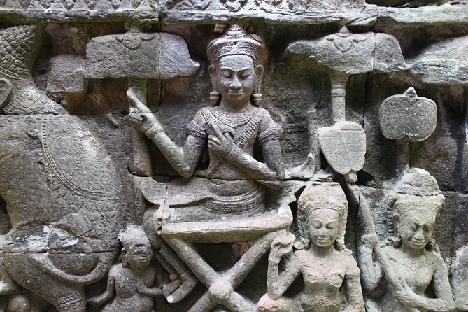 Siem Reap: Bike the Angkor Temples - Full-Day 30km Tour - Bayon and the terraces: smiling faces and a mid-day rhythm