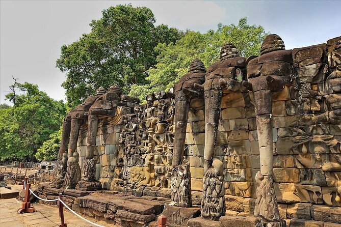 Siem Reap: Bike the Angkor Temples - Full-Day 30km Tour - Srah Srang: the break that helps you keep going