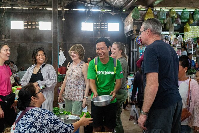 Siem Reap: Countryside Sunset Bike Tour / E-Bike or Tuk Tuk - Wat Po Banteaychey: pagoda-area views and a food market pause