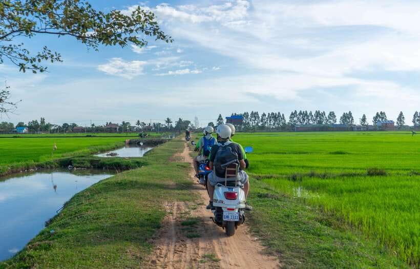 Siem Reap Countryside Sunset Vespa Tour or Tuk Tuk - Wat Po Banteaychey: a Buddhist temple stop that’s more than a photo