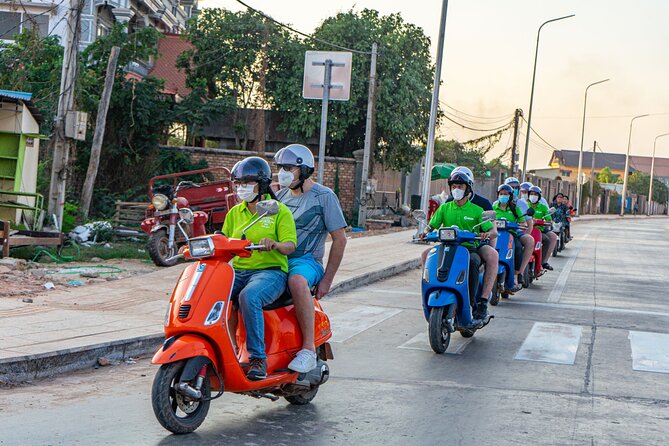 Siem Reap: Evening Foodie Vespa Tour / Tuk Tuk Available - Street 60 Food Market: Where the Night Turns Into Real Eating