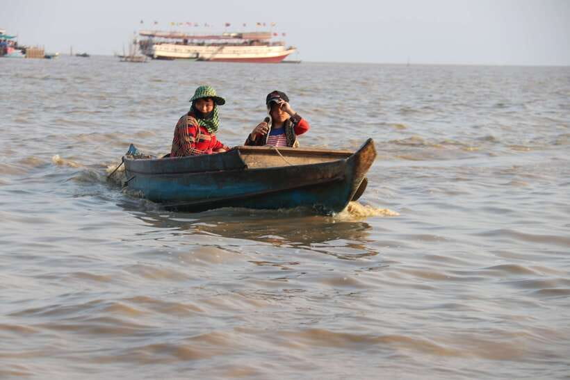 Siem Reap: Floating Village Tour - Timing and clothing: operating in all weather