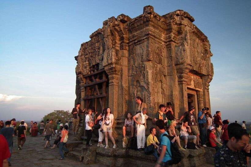 Siem Reap: Full Day Angkor Wat Temple Tour with Sunset - Angkor Wat from the South Gate: Seeing the Whole Plan