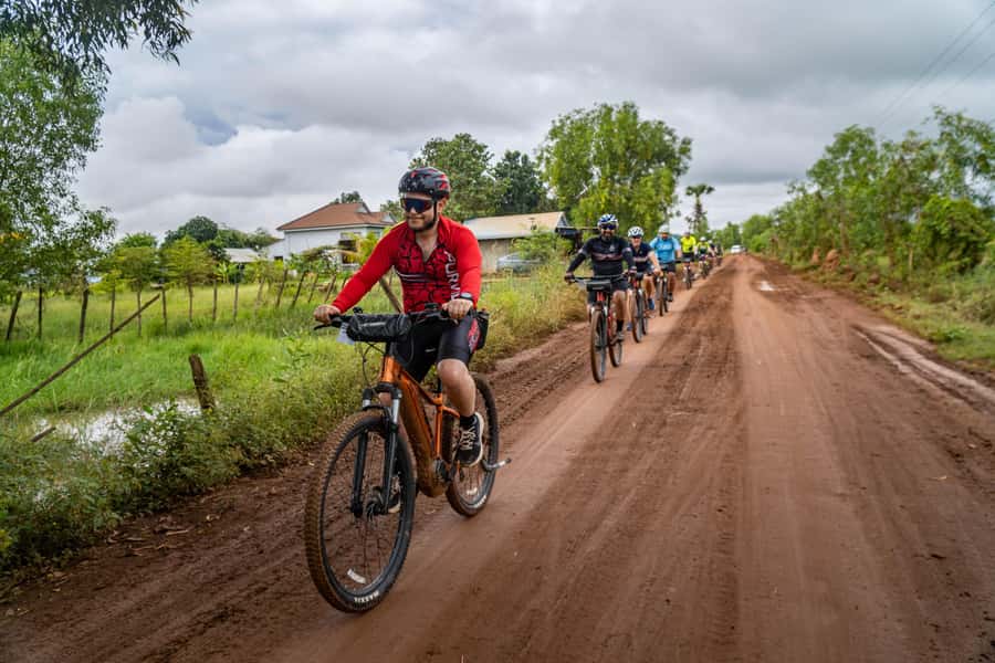 Siem Reap: Guided Countryside Bike Tour - The ride itself: flat most of the way, but not a carpet