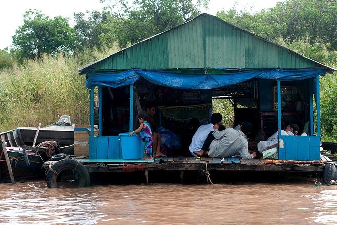 Siem Reap Lake-Side Village Tour - Wildlife on the water and the Cambodian crocodile farm stop
