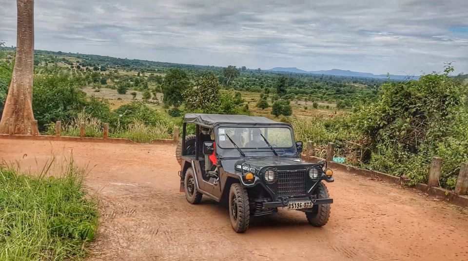 Siem Reap: Magical Kulen Mountain by Cambodiajeep - The small pagoda stop: quiet views before the main sites
