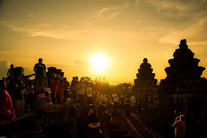 Siem Reap: Private Angkor Wat & Bakheng Mountain Sunset Tour - Key highlights you’ll feel right away