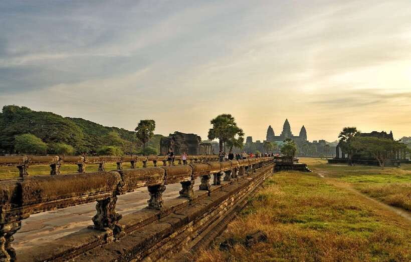 Siem Reap: Private Angkor Wat & Bakheng Mountain Sunset Tour - Your schedule from 2 PM to 6 PM: realistic pacing