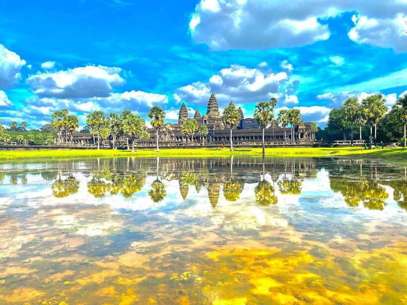Siem Reap: Private Angkor Wat & Bakheng Mountain Sunset Tour - The 12th-century details you’ll actually notice