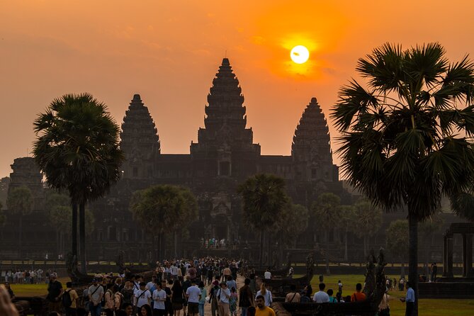 Siem Reap: Private Angkor Wat Sunrise & Tour Around Angkor Park - Srah Srang reservoir: breakfast plus a rare chance to breathe