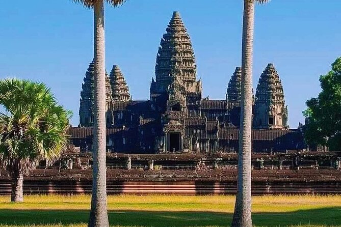Siem Reap Private Full Day Angkor Wat Tour with Sunset or Sunrise - Angkor Thom South Gate to Bayon: smiling faces at the center
