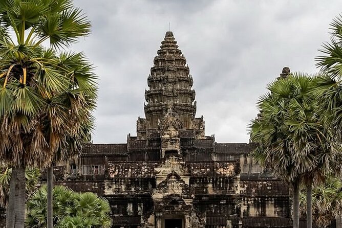 Siem Reap Private Full Day Angkor Wat Tour with Sunset or Sunrise - Getting to the temples in comfort: tuk-tuk or air-conditioned van