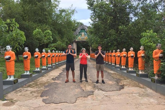 Siem Reap: Silk Farm & Countryside Offbeat Jeep Tour - Village life around rice noodles, bamboo sticky rice, and weaving