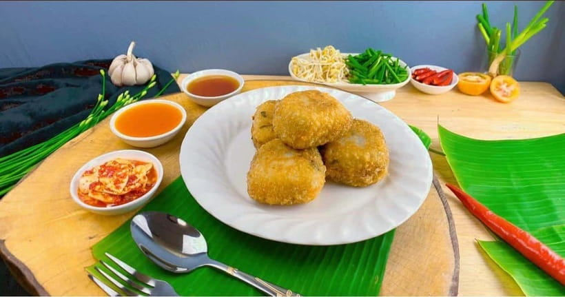 Siem Reap: Small Group Street Food Tour with Tuk-Tuk Ride - Why Siem Reap night food starts working at 5:30