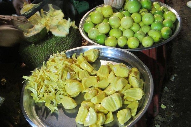 Siem Reap Street Food Tour - What you’ll actually eat: Khmer dishes, fruit, sweets, and the critter menu